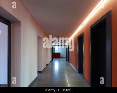 Liselotte Rauner-Schule, Leon Wohlhage Wernik Architekten, Bochum, Deutschland, 2011, Korridor Interieur Stockfoto