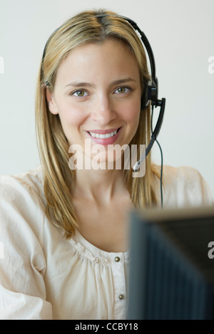 Weibliche Telemarketer, portrait Stockfoto