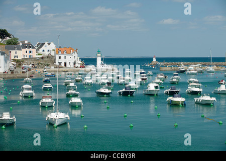 Boote in der Marina, Sauzon, Belle-Ile-de-Mer, Morbihan, Bretagne, Frankreich Stockfoto