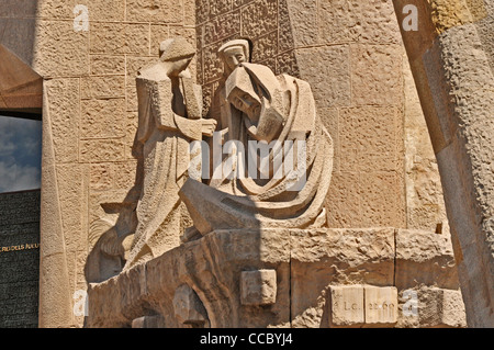 Europa Spanien Barcelona Gaudi unvollständig katholische Kirche Temple Expiatori De La Sagrada Familia Leidenschaft Fassade detail Stockfoto