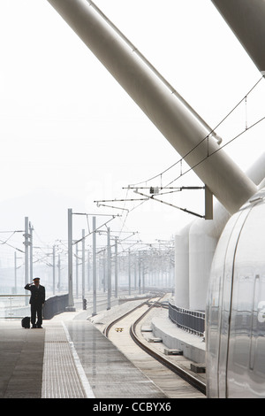 Das Herzstück der Perlfluss-Delta-Region liegt, neuen Guangzhou Bahnhof zwischen den Städten Guangzhou und Foshan. Stockfoto