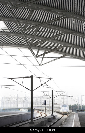 Das Herzstück der Perlfluss-Delta-Region liegt, neuen Guangzhou Bahnhof zwischen den Städten Guangzhou und Foshan. Stockfoto