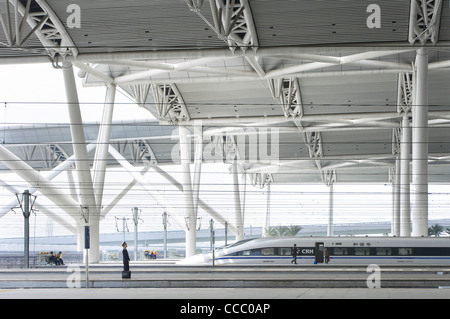 Das Herzstück der Perlfluss-Delta-Region liegt, neuen Guangzhou Bahnhof zwischen den Städten Guangzhou und Foshan. Stockfoto