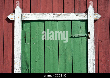 Detail der Türen eines typisch norwegischen Bauernhaus. Stockfoto