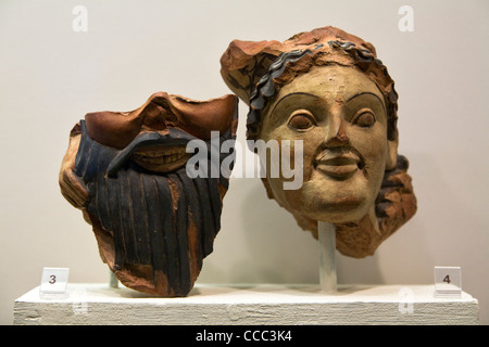 Fragmente von Tonfiguren. Archäologische Museum von Olympia, Peloponnes, Griechenland. Stockfoto