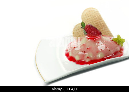 Erdbeer Pannacotta Stockfoto
