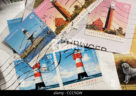 verwendet bunten Briefmarken Leuchtturm aus Deutschland Stockfoto