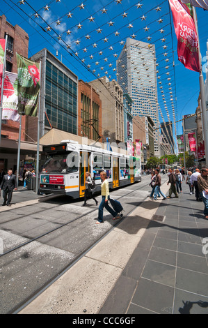 Straßenbahn auf Bourke Street Melbourne Victoria Australien Stockfoto