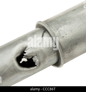 Nahaufnahme von Schrapnell Schäden an WW1 militärischen Bereich Teleskop mit in Beobachtung Ballon Stockfoto