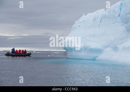 Antarktis, Antarktische Halbinsel, Antarktis, Sound. die Erkundung im Schlauchboot. Stockfoto