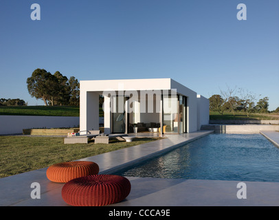 Haus 10 / Chacra 10, Kallosturin, Villalagos Estate, Punta del Este, Uruguay, 2011, Pool und Poolhaus Stockfoto