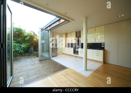 PRIVATE HAUS ARCHICRAFT ROB MATHISON SOUTH WOODFORD LONDON UK 2009 INNENAUFNAHME ZEIGT DAS SCHLANKE DESIGN DES DIE OFFENE Stockfoto