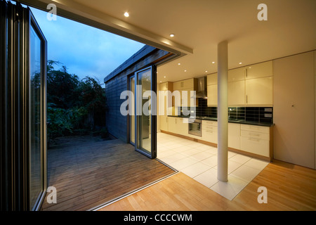 PRIVATE HAUS ARCHICRAFT ROB MATHISON SOUTH WOODFORD LONDON UK 2009 INNENAUFNAHME ZEIGT DAS SCHLANKE DESIGN DES DIE OFFENE Stockfoto