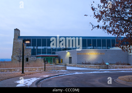 Minnesota Valley National Wildlife Refuge Visitor Center in Bloomington, Minnesota Haupteingang und Gehweg Stockfoto