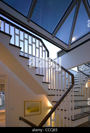 NOTTING HILL HOUSE, LONDON - PTP ARCHITEKTEN 2011-TREPPE ZUR DACHTERRASSE LICHTSCHACHT Stockfoto