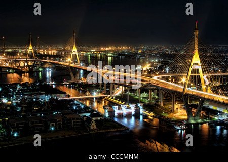 Bhumibol Brücken & Klong Lad Pho Schleuse | Bangkok Stockfoto