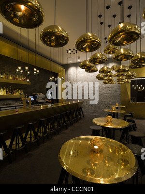 BARBECOA JAMIE OLIVER UND ADAM PERRY LANG RESTAURANT, LONDON, VEREINIGTES KÖNIGREICH, 2011 Stockfoto