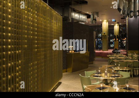 BARBECOA JAMIE OLIVER UND ADAM PERRY LANG RESTAURANT, LONDON, VEREINIGTES KÖNIGREICH, 2011 Stockfoto