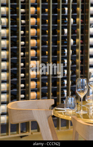 BARBECOA JAMIE OLIVER UND ADAM PERRY LANG RESTAURANT, LONDON, VEREINIGTES KÖNIGREICH, 2011 Stockfoto