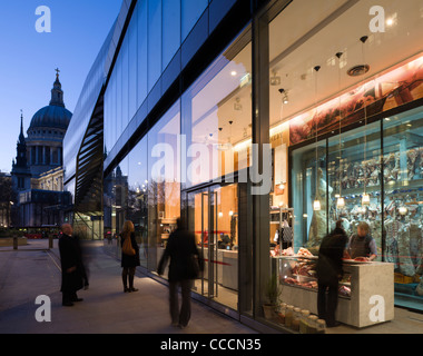 BARBECOA JAMIE OLIVER UND ADAM PERRY LANG RESTAURANT, LONDON, VEREINIGTES KÖNIGREICH, 2011 Stockfoto