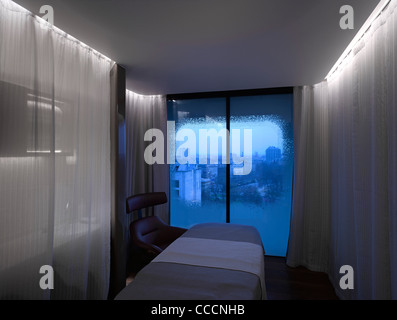 Das Spa, das die gesamte zehnte Etage einnimmt, ist von Eric Parry als krönender Abschluss des neu transformierten konzipiert. Stockfoto