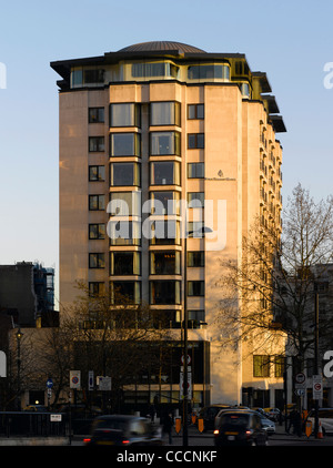 Das Spa, das die gesamte zehnte Etage einnimmt, ist von Eric Parry als krönender Abschluss des neu transformierten konzipiert. Stockfoto