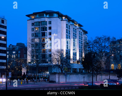 Das Spa, das die gesamte zehnte Etage einnimmt, ist von Eric Parry als krönender Abschluss des neu transformierten konzipiert. Stockfoto