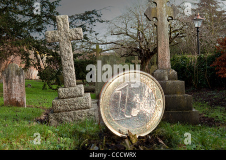 Grabstein oder Grabstein des Euro auf Friedhof Stockfoto