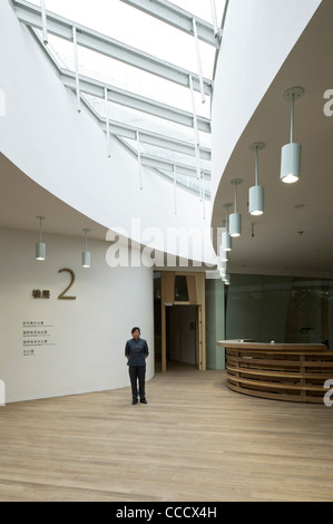 Spanien '' S Pavillon besteht aus Peddigrohr auf der Außenseite. Freuen Sie sich auf eine riesige animierte Baby Installation.It wird erstellt, indem Miralles Stockfoto