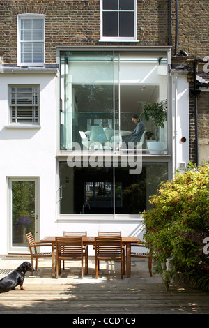 PRIVATHAUS, BUCKLEY GRAUEN YEOMAN, LONDON, NAHAUFNAHME 2010, VON VERGLASTEN ERWEITERUNG Stockfoto