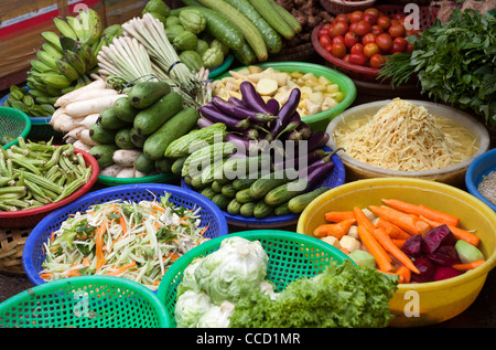 Frisches Gemüse zum Verkauf an den zentralen Markt Dalat Vietnam Stockfoto