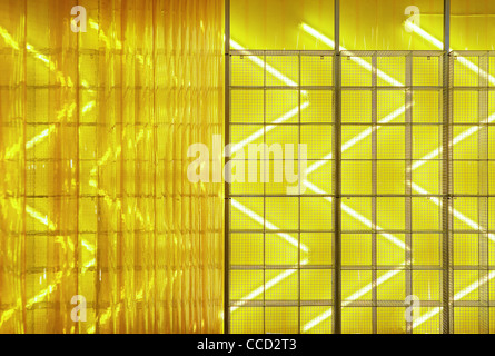 Dr. Marten Pop-up-Store, Kampagnendesign, Spitalfields, London, uk, 2009. Schuss der Drahtkäfig Detailanzeige Fett gelbe Beleuchtung Stockfoto