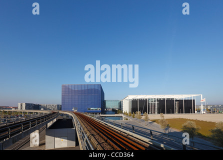 Danish Broadcasting Corporation, Dr. - neue Konzertsaal (links) und Radio- und TV-Haus (rechts) in Ørestad, Amager, Kopenhagen, neben der U-Bahn Linie. Stockfoto