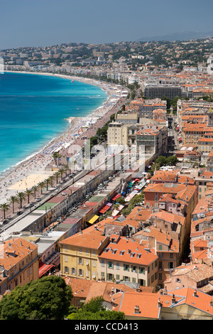 Die Baie des Anges (Bucht der Engel) und die Stadt von Nizza an der Mittelmeerküste in Südfrankreich. Stockfoto