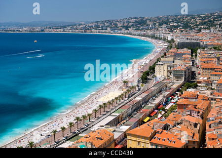 Die Baie des Anges (Bucht der Engel) und die Stadt von Nizza an der Mittelmeerküste in Südfrankreich. Stockfoto