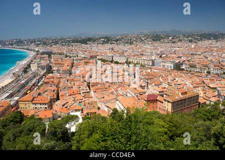 Blick über die Dächer der Altstadt von Nizza an der Mittelmeerküste in Südfrankreich. Stockfoto