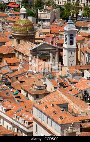 Blick über die Dächer der Altstadt von Nizza an der Mittelmeerküste in Südfrankreich. Stockfoto