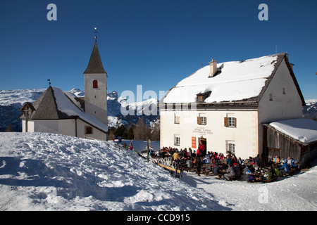 Wallfahrt Kirche und Berg Haus La Crusc, Hl. Kreuz 2045m, Kreuzkofel Palette, Gadertal Stockfoto