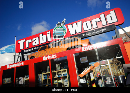 BERLIN, DEUTSCHLAND. "Trabi Welt" Trabant-Museum und Ausgangspunkt der berühmten Berliner "Trabi-Safari". 2012. Stockfoto