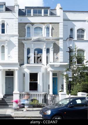 PRIVATES HAUS IN WEST LONDON. UMBAU, ERWEITERUNG UND UNGEWÖHNLICHES INTERIEUR VON DEN ARCHITEKTEN FOSTER LOMAS Stockfoto