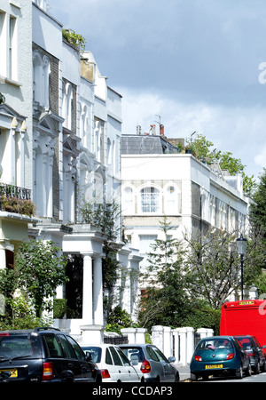 PRIVATES HAUS IN WEST LONDON. UMBAU, ERWEITERUNG UND UNGEWÖHNLICHES INTERIEUR VON DEN ARCHITEKTEN FOSTER LOMAS Stockfoto