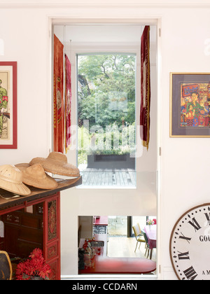 PRIVATES HAUS IN WEST LONDON. UMBAU, ERWEITERUNG UND UNGEWÖHNLICHES INTERIEUR VON DEN ARCHITEKTEN FOSTER LOMAS Stockfoto