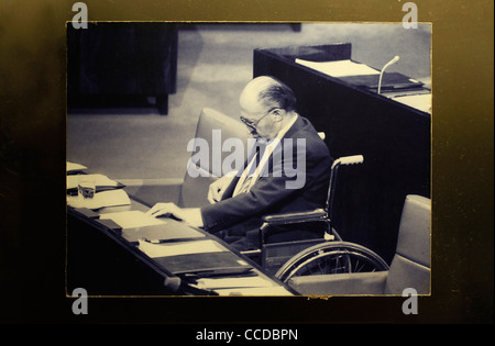 Foto von Menachem Begin im israelischen Parlament angezeigt an Menachem Begin Heritage Center die offizielle staatliche Gedenkstätte zum Gedenken an Menachem Begin, sechster Premierminister Israels auf dem hinnoms Ridge, in Jerusalem, Israel Stockfoto