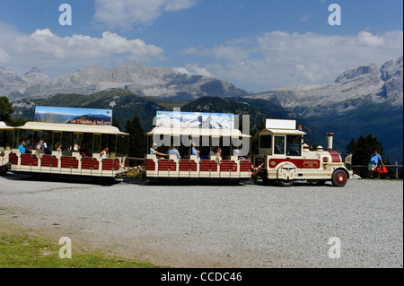 Kleinbahn zur Malga Ritorto Berghütte, Madonna di Campiglio, Trentino Alto Adige, Italien Stockfoto