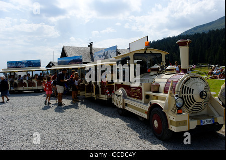 Kleinbahn zur Malga Ritorto Berghütte, Madonna di Campiglio, Trentino Alto Adige, Italien Stockfoto