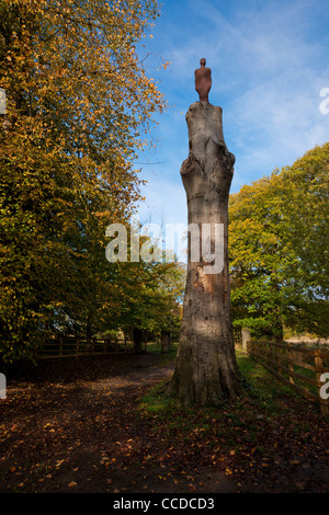 Anthony Gormley Skulptur eine und andere in Yorkshire Sculpture Park. Stockfoto