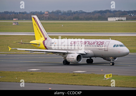 Germanwings Airbus A319 Passagierflugzeug, Besteuerung, Start-und Landebahn, Flughafen Düsseldorf, Deutschland. Stockfoto