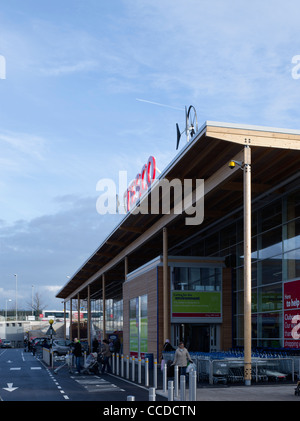 Tesco Cheetham Hill Manchester Michael Aukett Architekten 2009 Energieeffizienz schrägen Haupteingang Höhe Stockfoto