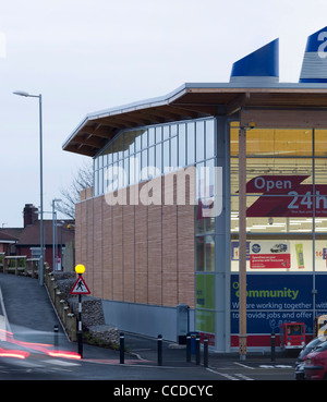 Tesco Cheetham Hill Manchester Michael Aukett Architekten 2009 Energieeffizienz detail außen Holz Verkleidung Lüftung Stockfoto