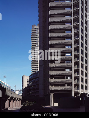 Barbican Centre Immobilien London 1982 Chamberlin Powell und Bon konkrete Balkone Stockfoto